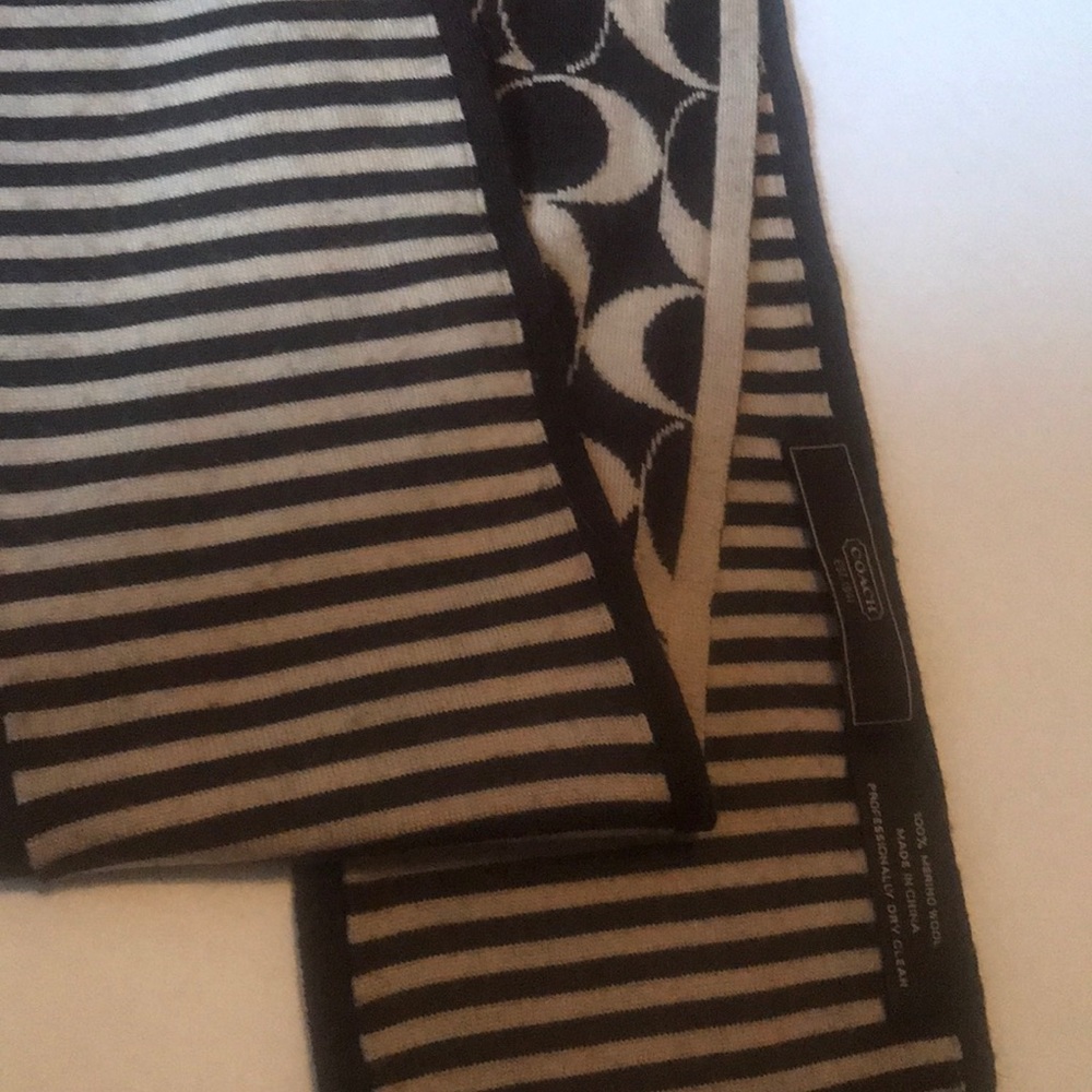 Reversible hat & scarf set - Picture 2 of 3
